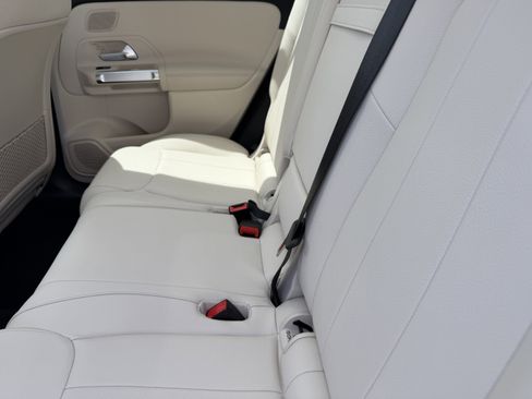 Used 2025 Mercedes-Benz GLB 250 image 17