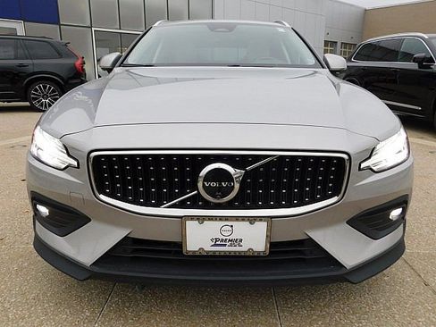 Certified 2024 Volvo V60 B5 Cross Country Plus image 12