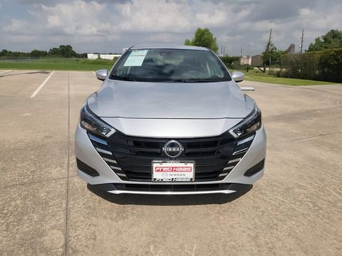 Used 2025 Nissan Versa SV FWD image 11