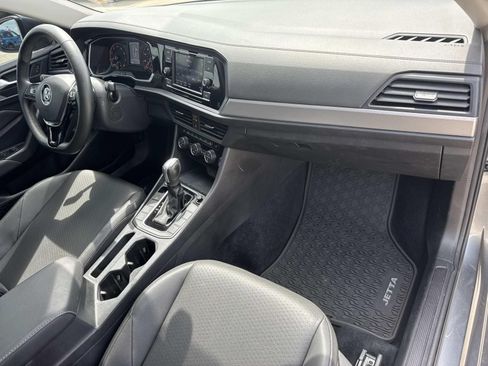 Used 2020 Volkswagen Jetta SE w/ SE Cold Weather Package FWD image 11
