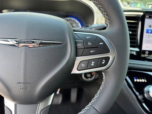 New 2026 Chrysler Pacifica Select image 21