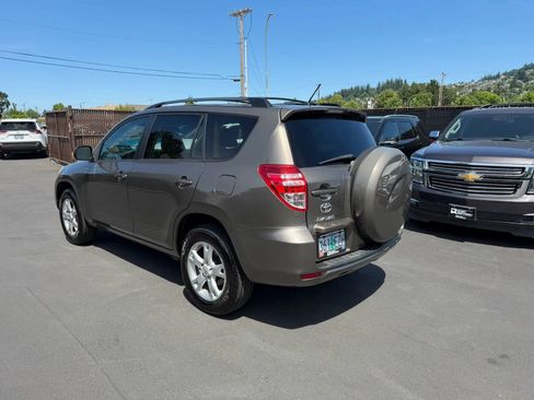 Used 2011 Toyota RAV4 4WD w/ Upgrade Value Pkg image 7