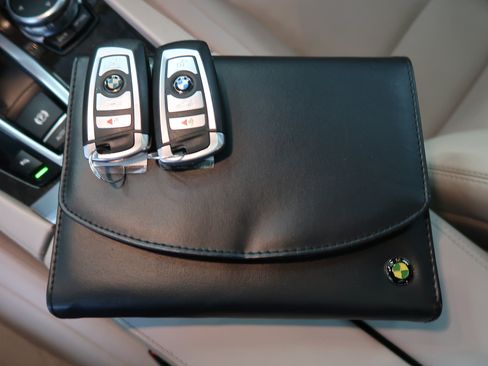 Used 2015 BMW 740i RWD image 26