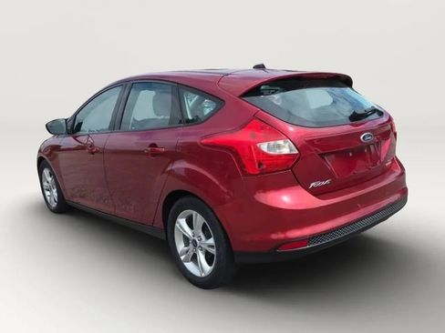 Used 2014 Ford Focus SE w/ SE Winter Package FWD image 6
