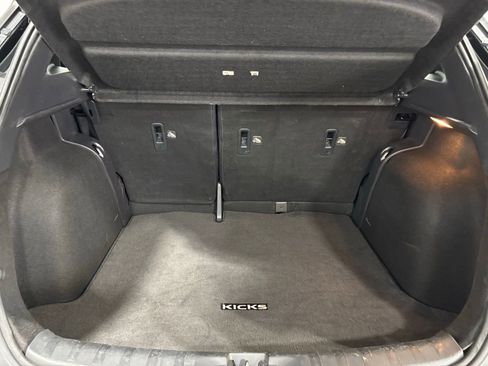 Used 2019 Nissan Kicks SV image 28