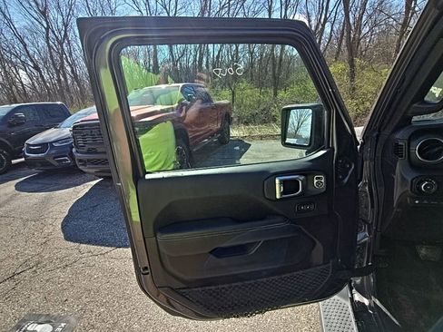 Used 2023 Jeep Wrangler Unlimited Sahara w/ Cold Weather Group image 21