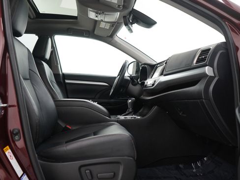Used 2017 Toyota Highlander XLE image 10