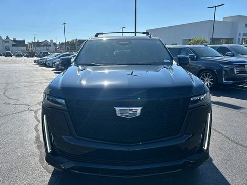 Certified 2023 Cadillac Escalade ESV Sport w/ LPO, ONYX Package AWD/4WD image 3