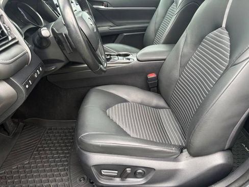 Used 2024 Toyota Camry SE AWD/4WD image 9