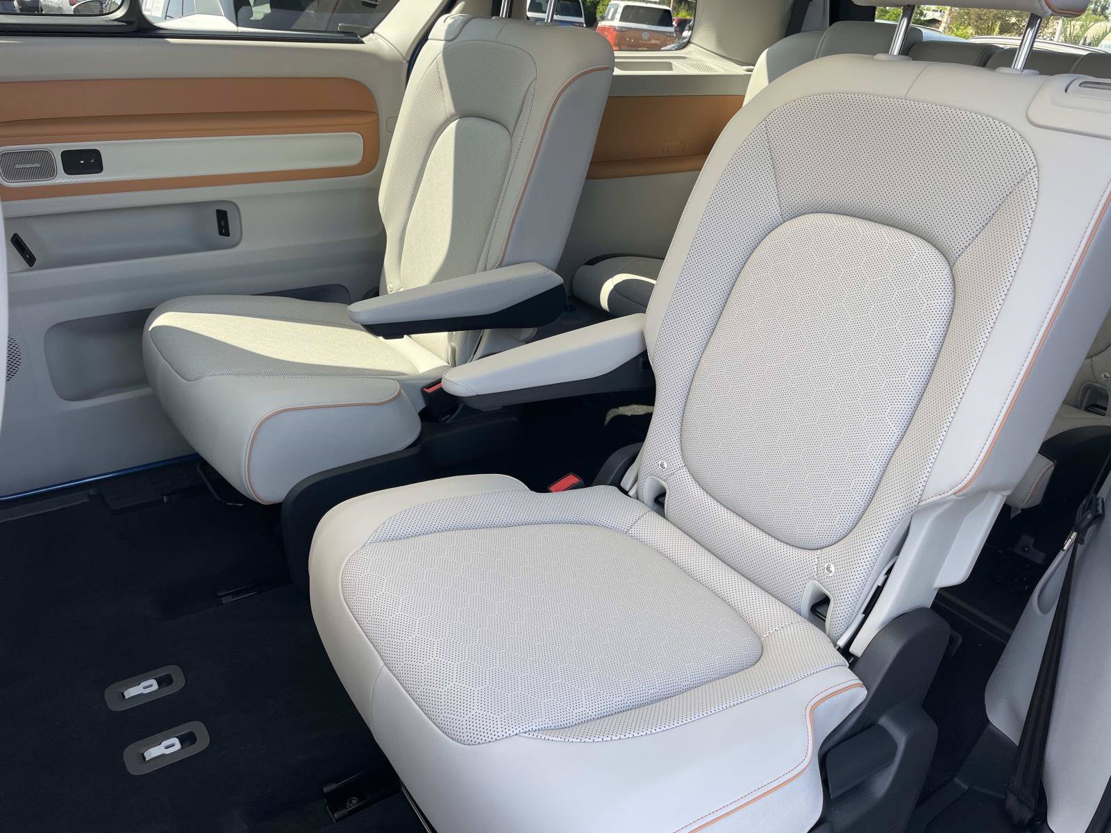 Certified 2025 Volkswagen ID. Buzz 1st Edition AWD/4WD image 25