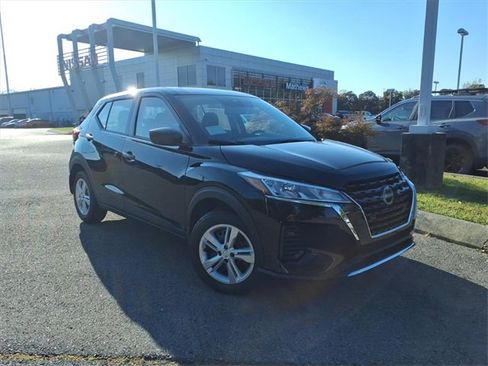 New 2025 Nissan Kicks Play S image 1