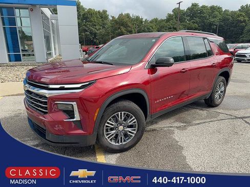 Certified 2025 Chevrolet Traverse LT w/ Driver Confidence Package FWD image 1
