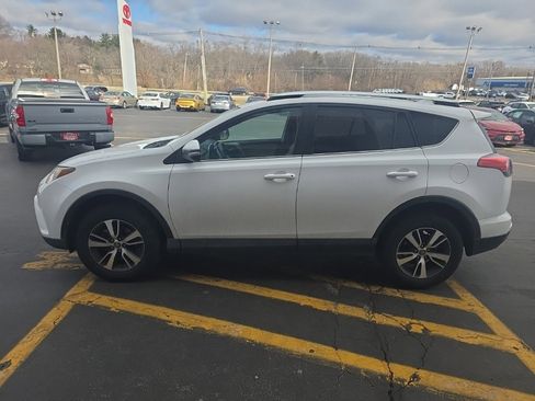 Used 2016 Toyota RAV4 XLE image 8