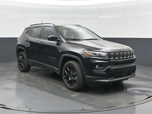 New 2026 Jeep Compass Latitude w/ Mopar Graphics Package image 1