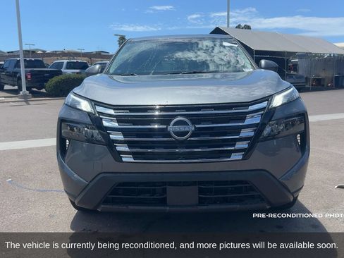 Used 2026 Nissan Rogue SV FWD image 2