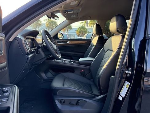 Used 2024 Volkswagen Atlas SE image 12