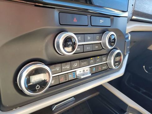 Certified 2023 Ford Expedition Limited image 30