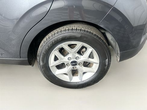 Used 2025 Kia Soul LX w/ LX Technology Package FWD image 11