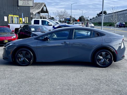 Used 2023 Toyota Prius LE image 8