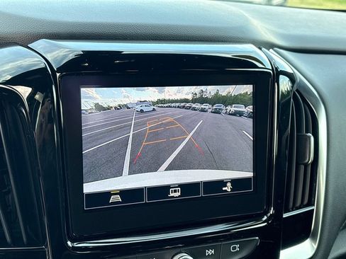 Used 2022 Chevrolet Traverse LT FWD image 18