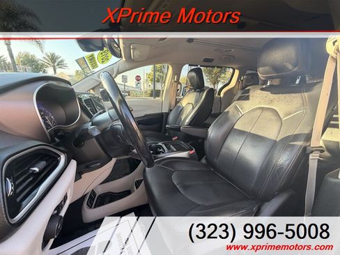 Used 2019 Chrysler Pacifica Touring-L w/ Advanced Safetytec Group FWD image 19