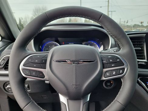 New 2026 Chrysler Pacifica Select FWD image 25