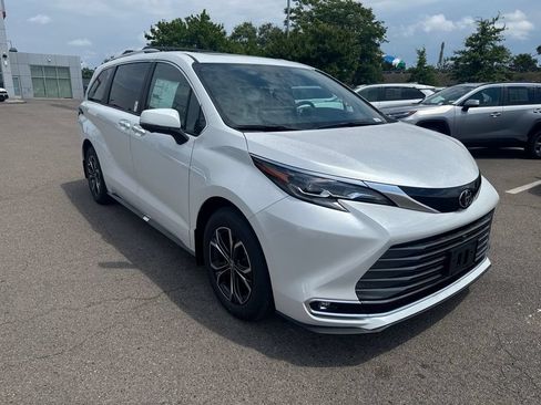 New 2026 Toyota Sienna Platinum AWD/4WD image 13