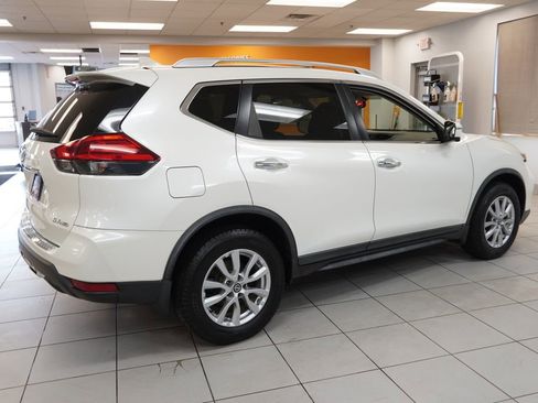 Used 2017 Nissan Rogue SV w/ SV Premium Package AWD/4WD image 9
