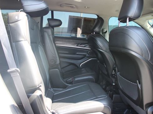 Used 2022 Jeep Grand Cherokee L Limited RWD image 37