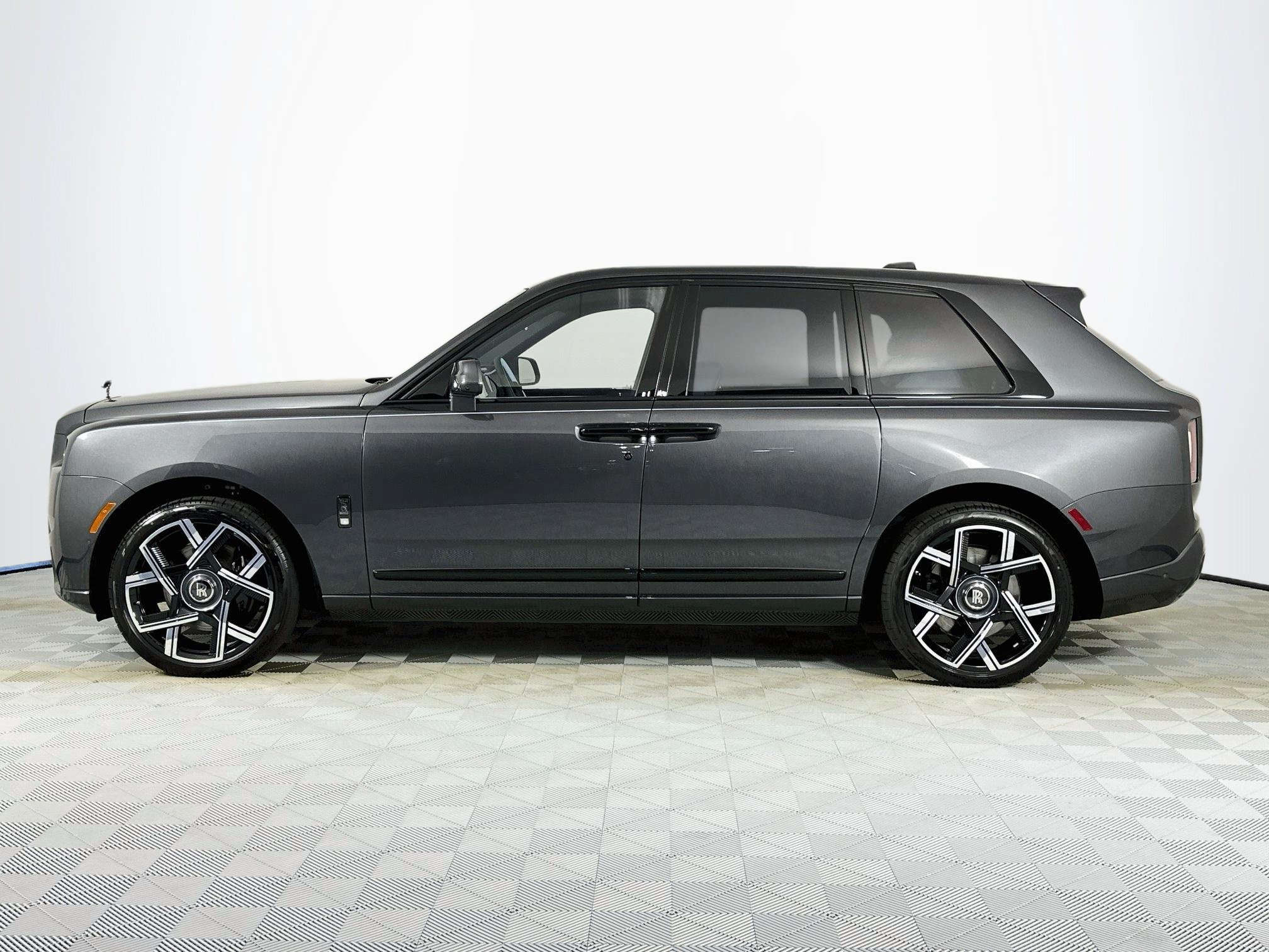 New 2027 Rolls-Royce Cullinan Black Badge AWD/4WD image 3