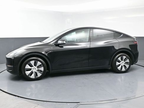 Used 2022 Tesla Model Y Long Range image 5