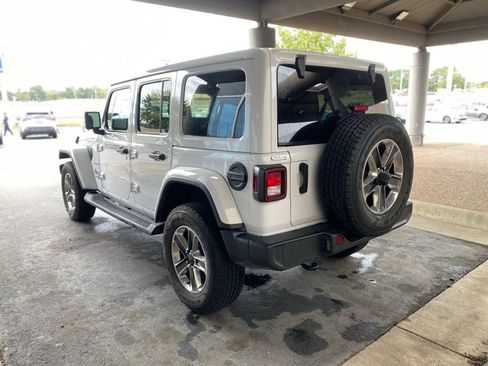Used 2022 Jeep Wrangler Unlimited Sahara w/ Cold Weather Group AWD/4WD image 5