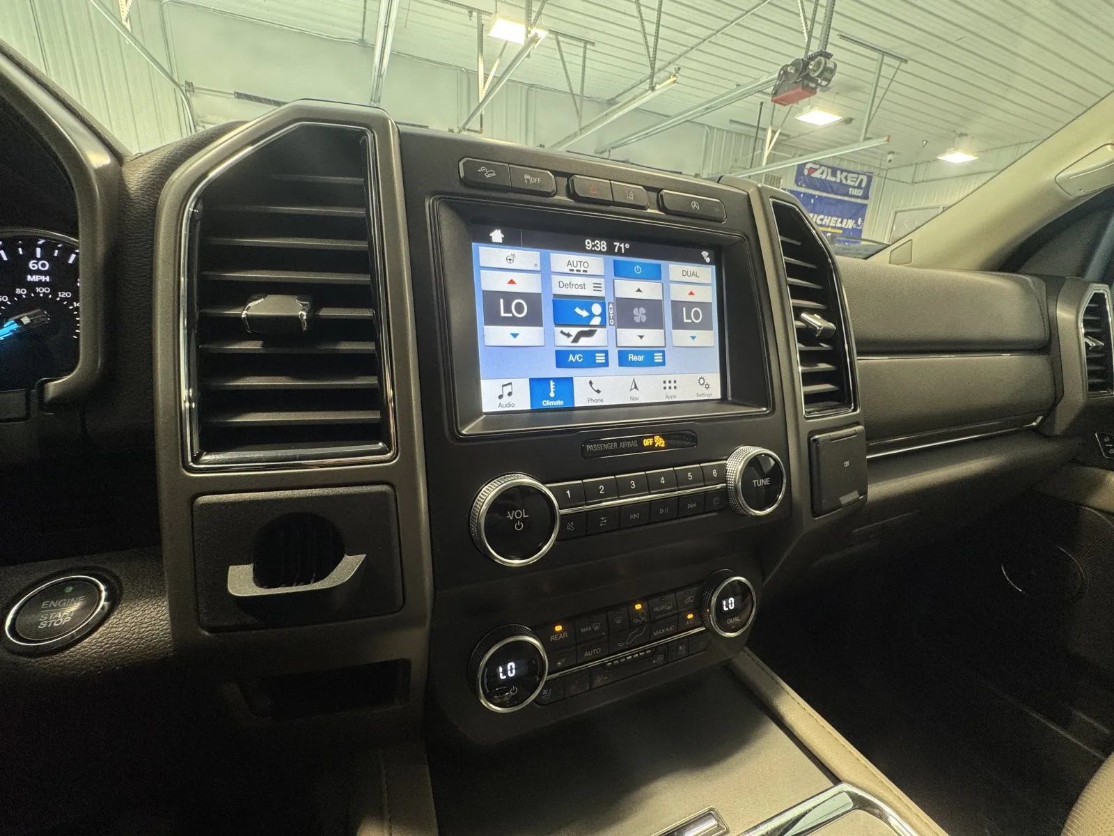 Used 2019 Ford Expedition XLT w/ Equipment Group 202A AWD/4WD image 30