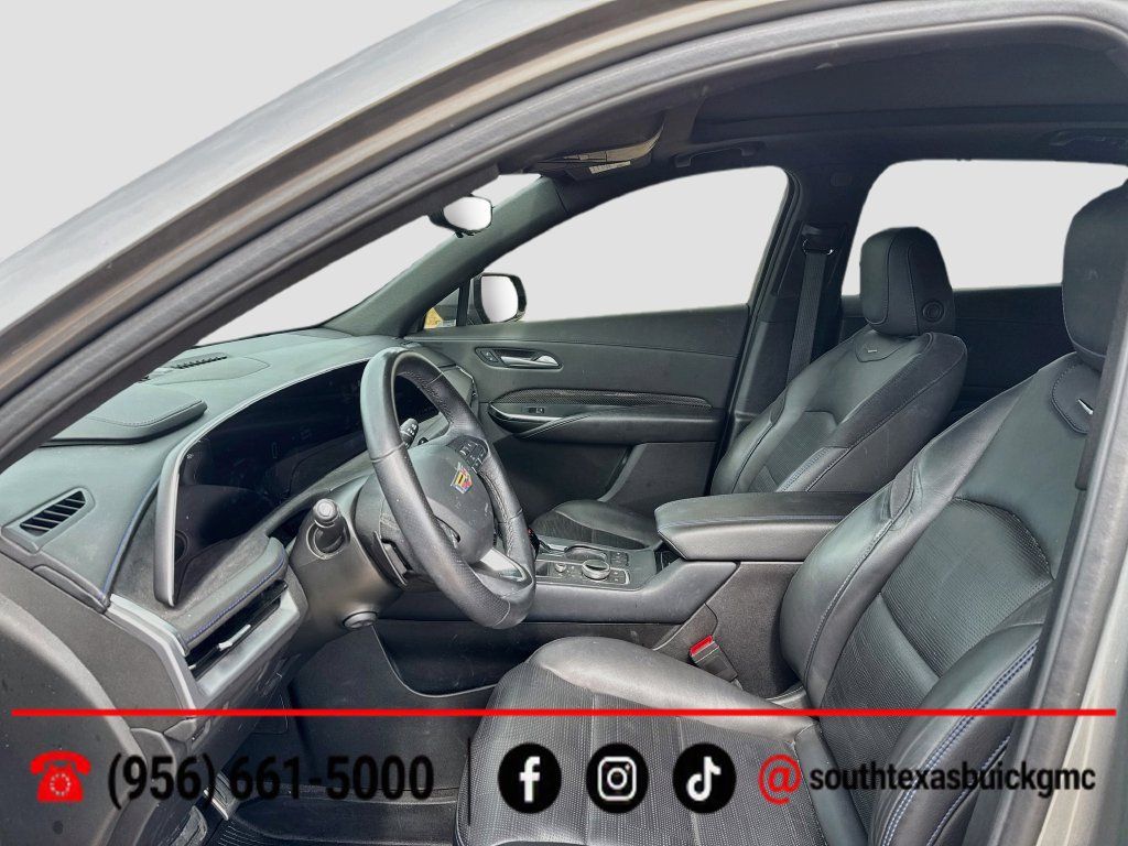 Used 2025 Cadillac XT4 Sport w/ LPO, Onyx Lite Package FWD image 11