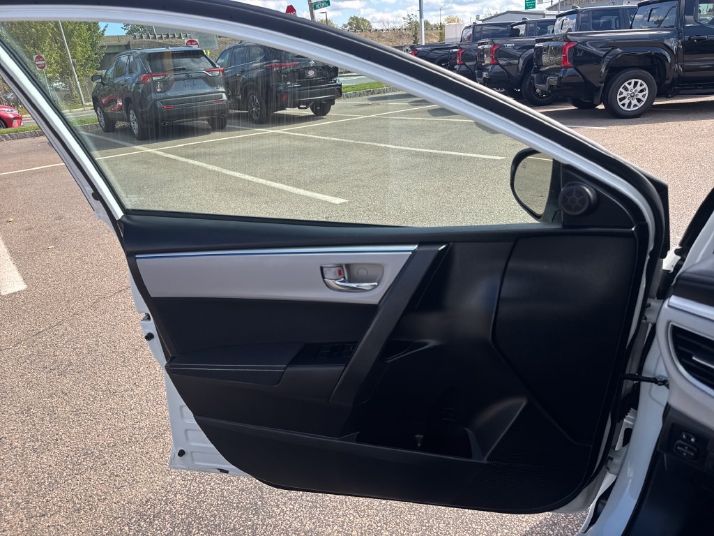 Used 2016 Toyota Corolla LE FWD image 31