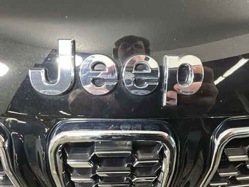 Used 2024 Jeep Compass Limited w/ Sun and Sound Group AWD/4WD image 9