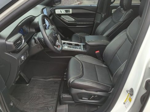 Used 2020 Ford Explorer ST w/ Premium Technology Package image 15