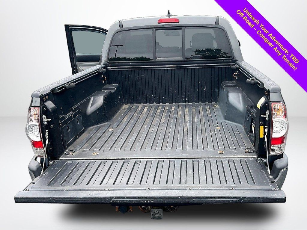 Used 2015 Toyota Tacoma 4x4 Double Cab w/ TRD Off-Road Package image 18