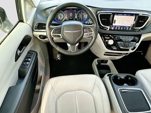 Used 2020 Chrysler Pacifica Touring-L Plus w/ Advanced Safetytec Group image 22