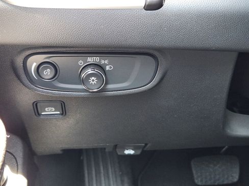 Used 2024 GMC Terrain SLE w/ Driver Convenience Package FWD image 18
