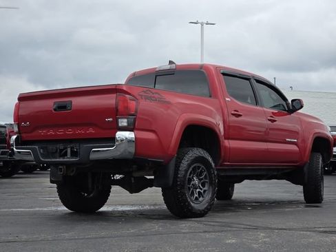 Used 2018 Toyota Tacoma SR5 AWD/4WD image 13