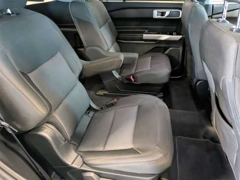 Used 2023 Ford Explorer XLT image 19