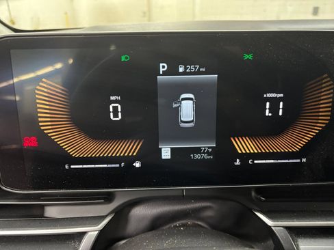 Used 2026 Kia Carnival FWD image 38