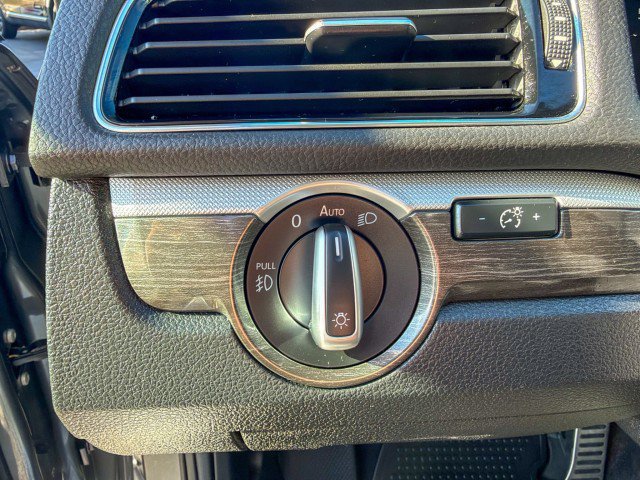 Used 2018 Volkswagen Passat 2.0T SEL Premium FWD image 13