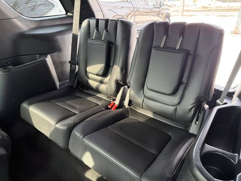 Used 2019 Ford Explorer XLT w/ Equipment Group 202A image 26