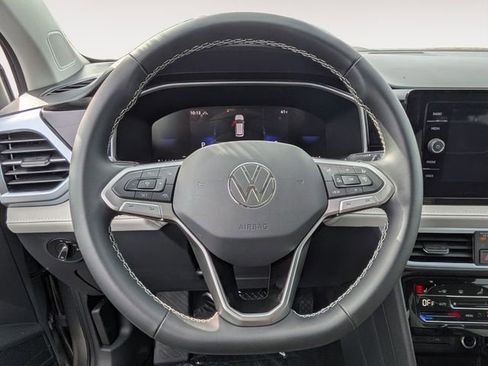 New 2026 Volkswagen Taos SE image 21