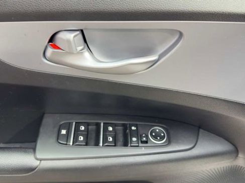 Used 2023 Kia Forte LXS image 18