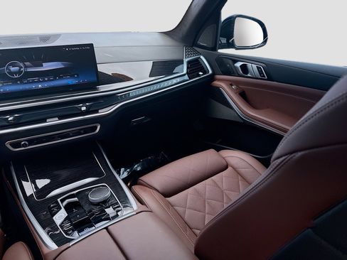 Used 2025 BMW X7 xDrive40i w/ M Sport Package image 22