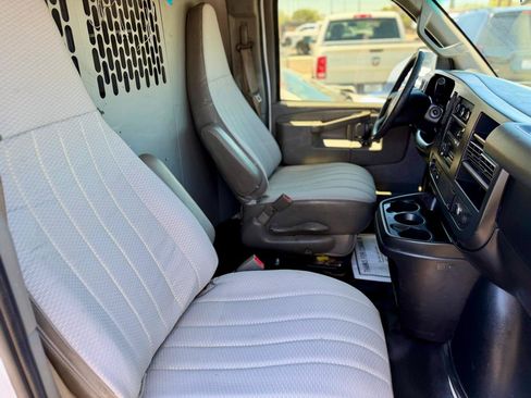 Used 2017 Chevrolet Express 2500 RWD image 10