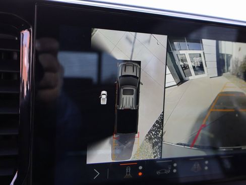 Certified 2025 Chevrolet Silverado 1500 High Country w/ Technology Package image 28